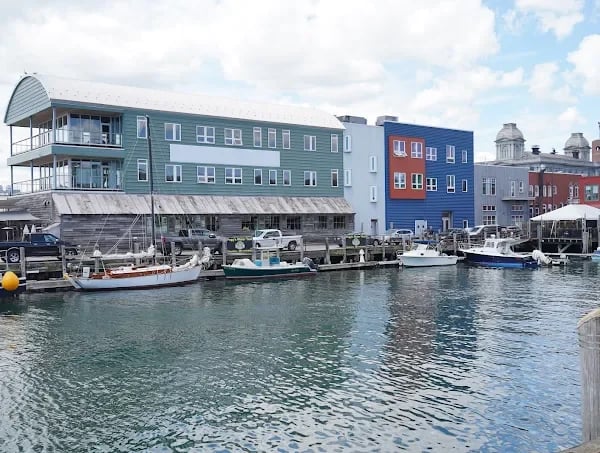 Fogg’s Water Taxi and Charters